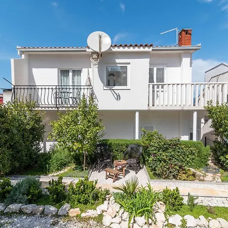 Geraeumige Mit Meerblick Trogir