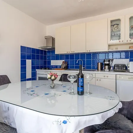 Geraeumige Mit Meerblick Apartment Trogir