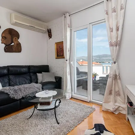 Geraeumige Mit Meerblick * Trogir
