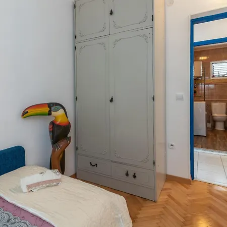 Apartment Geraeumige Mit Meerblick Trogir