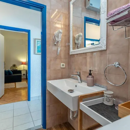 Apartment Geraeumige Mit Meerblick Trogir