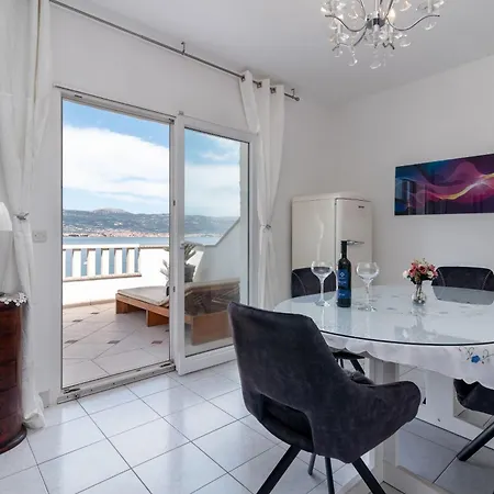 Geraeumige Mit Meerblick Apartment