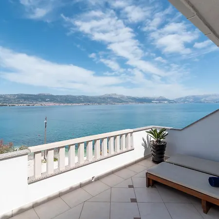 Apartment Geraeumige Mit Meerblick Trogir