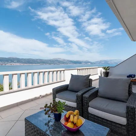 Geraeumige Mit Meerblick Trogir